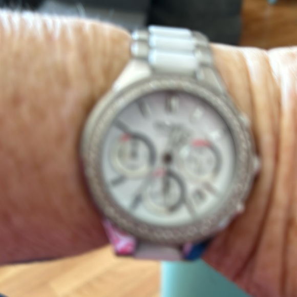 DKNY WATCH. White and Chrome. Has 3 circles from other time zones. Used. - Picture 3 of 4